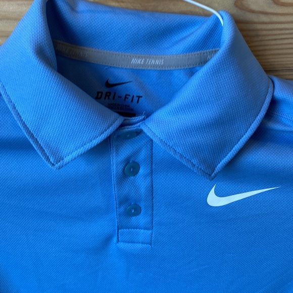 Nike boys tennis Dri-fit short sleeve athletic polo size small. Like new. - Picture 3 of 11